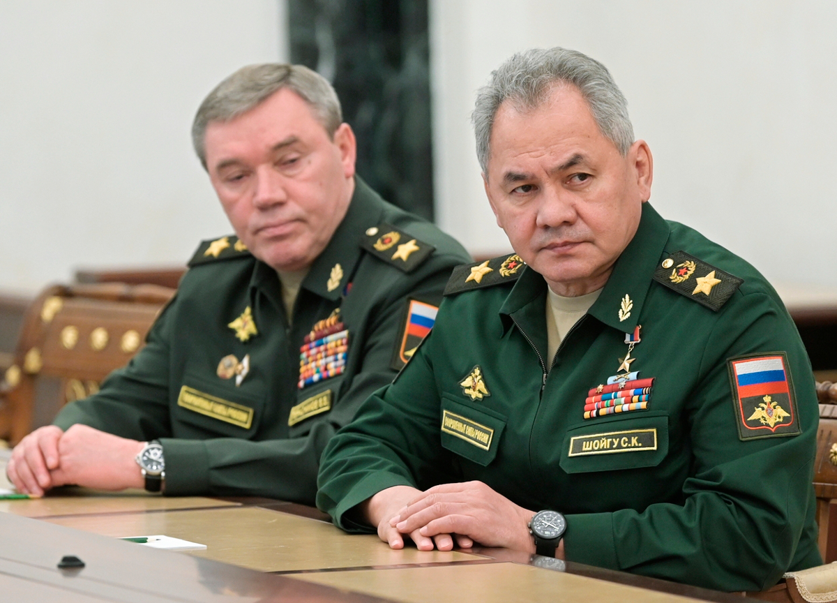 Russia, sparito ministro della Difesa Shoigu. Ha i codici della bomba atomica Russia, sparito ministro della Difesa Shoigu. Ha i codici della bomba atomica