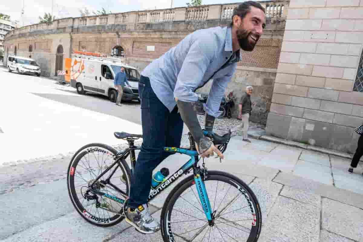 Brumotti minacciato di morte al Quarticciolo, insulti alla star di Mediaset