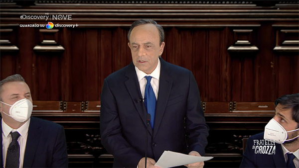 Crozza: Draghi infervorato dal discorso di Zelensky “amici ucraini se l’Europa non vi fa entrare, usciamo noi” Crozza: Draghi infervorato dal discorso di Zelensky “amici ucraini se l’Europa non vi fa entrare, usciamo noi”