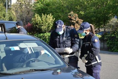Brescia, fermato mentre spaccia prende a testate gli agenti