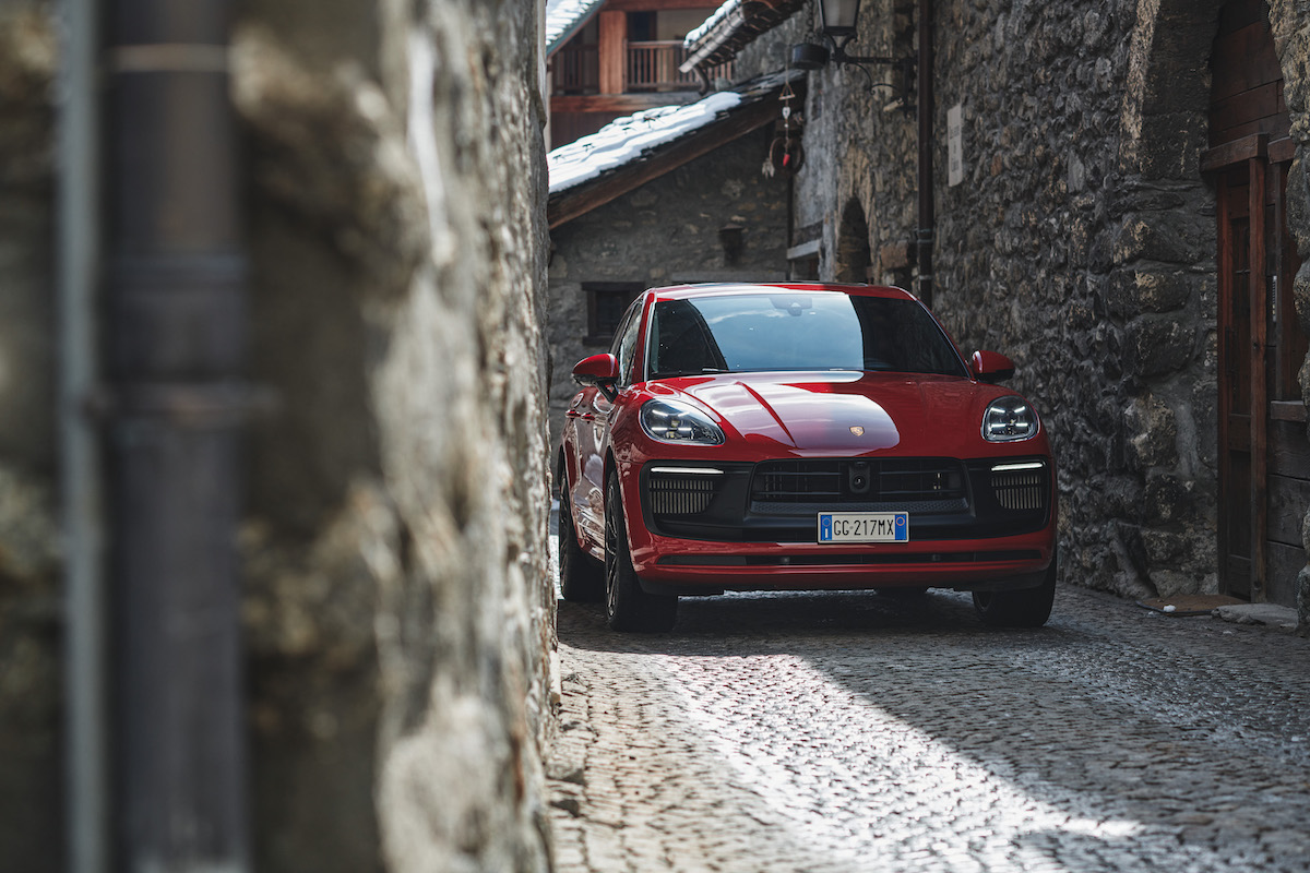 Nuova Porsche Macan: più potente, filante e sportiva Nuova Porsche Macan: più potente, filante e sportiva
