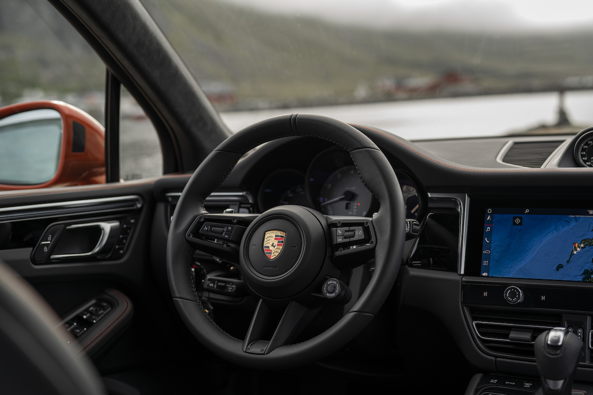 Nuova Porsche Macan: più potente, filante e sportiva Nuova Porsche Macan: più potente, filante e sportiva