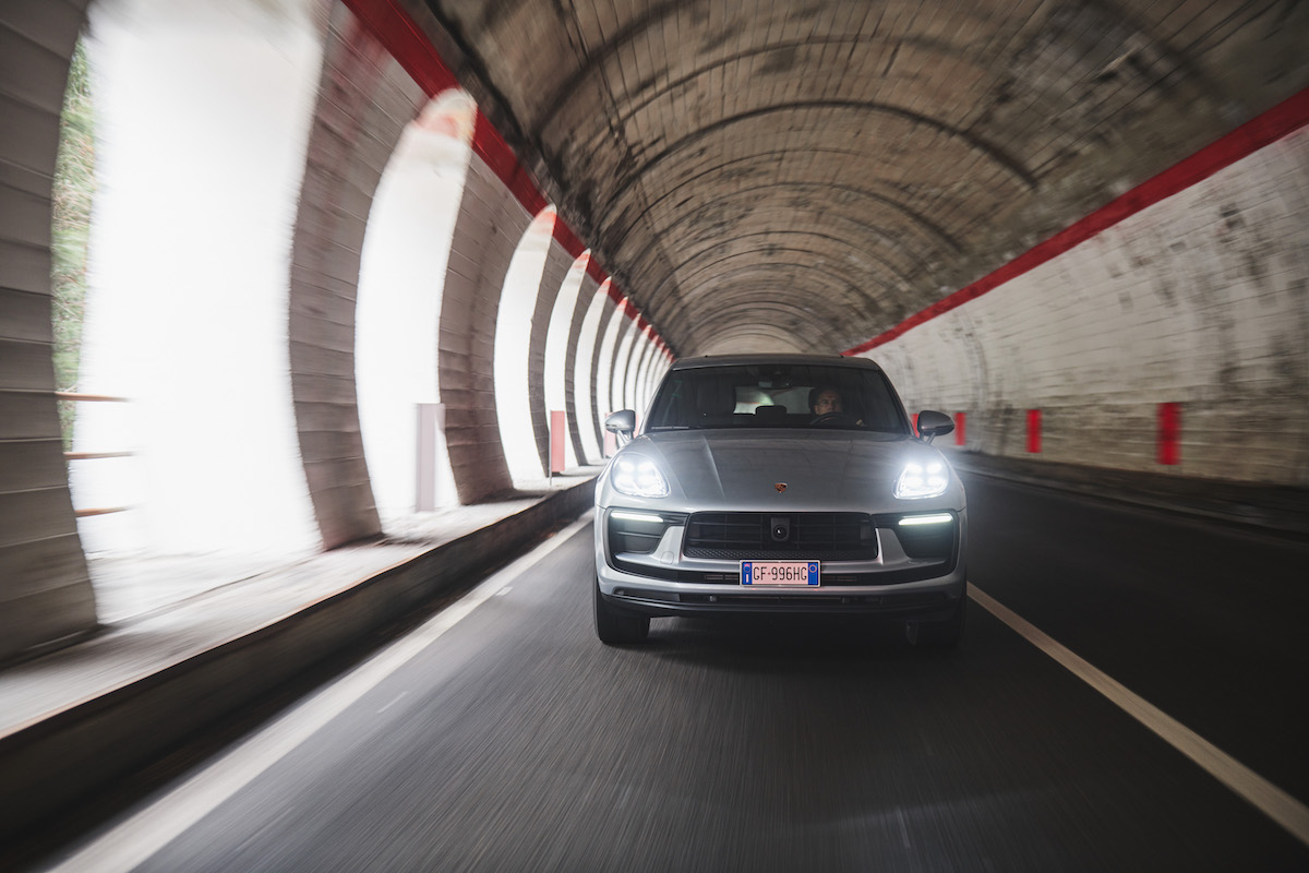 Nuova Porsche Macan: più potente, filante e sportiva Nuova Porsche Macan: più potente, filante e sportiva