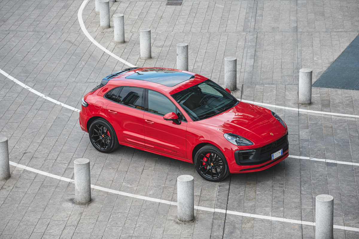 Nuova Porsche Macan: più potente, filante e sportiva Nuova Porsche Macan: più potente, filante e sportiva