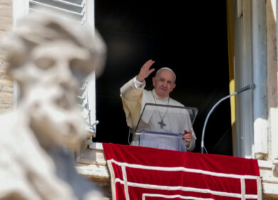 Ucraina, il Papa: “E’ il momento di abolire la guerra dalla storia dell’uomo”