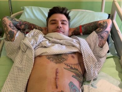 Fedez, il ribaltamento dei valori con la malattia sui social