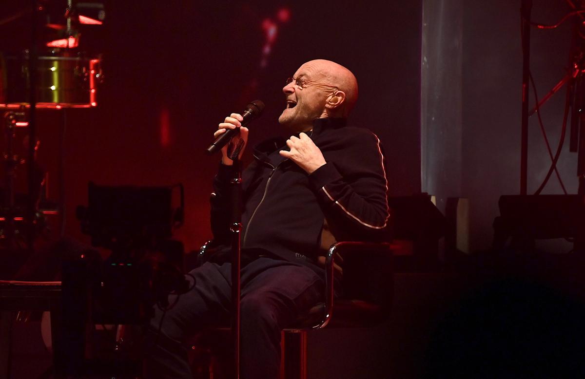 Vertebre schiacciate e lesioni ai nervi: Phil Collins non suonerà più dal vivo Vertebre schiacciate e lesioni ai nervi: Phil Collins non suonerà più dal vivo