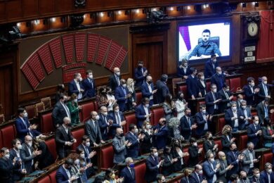 Guerra, telefonata Draghi-Zelensky: “Italia garante della sicurezza ucraina”