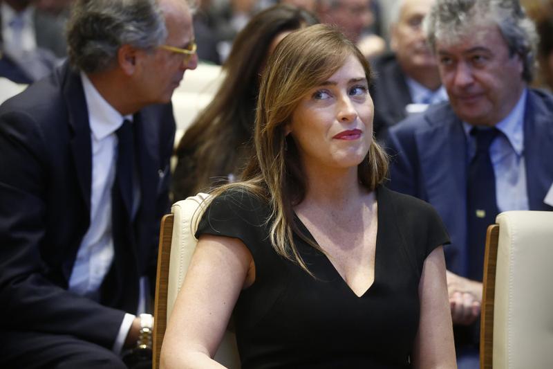 “Maria Elena nei Boschi”, ironia social sulla foto dell’ex ministra