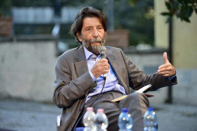 Guerra, Cacciari: “Il Pd ubbidisce ‘immediately’ agli ordini dell’America”