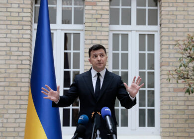 Servant of the People in esclusiva su La7: Luca Bizzarri doppia Zelensky