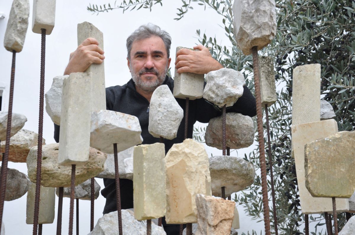 Salvatore Sava in mostra a Lecce: una scultura di materiali e natura Salvatore Sava in mostra a Lecce: una scultura di materiali e natura