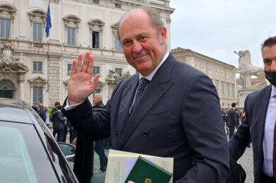 Generali, Donnet convocato dal M5s. Commissione banche, Marattin si dimette