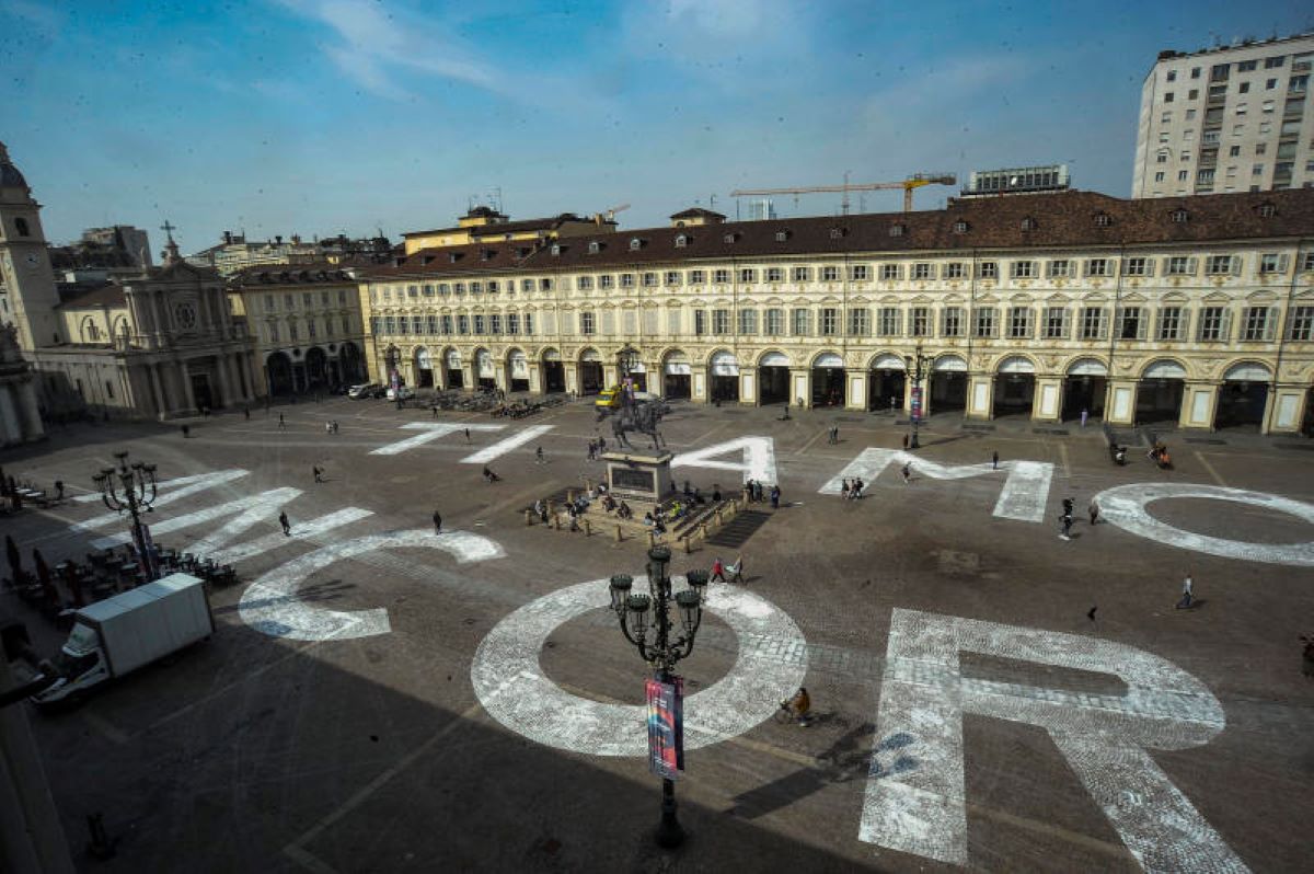 Ti amo ancora, piazza San Carlo: cosa significa la scritta a Torino