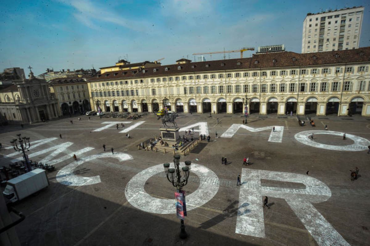 Ti amo ancora, piazza San Carlo: cosa significa la scritta a Torino