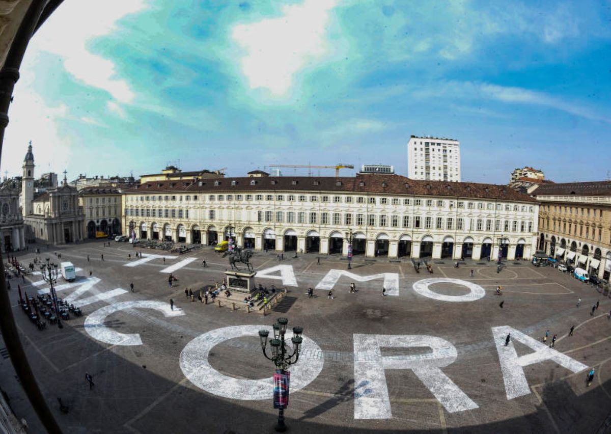 Ti amo ancora, piazza San Carlo: cosa significa la scritta a Torino