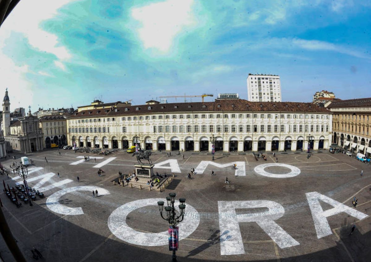 Ti amo ancora, piazza San Carlo: cosa significa la scritta a Torino