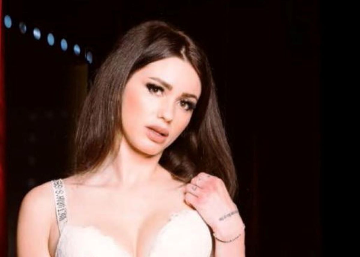 Carol fatta a pezzi in 3 giorni, tentativo di tagliare la pelle con i tatuaggi Carol fatta a pezzi in 3 giorni, tentativo di tagliare la pelle con i tatuaggi