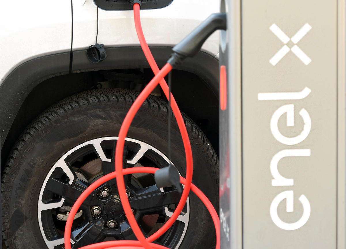 Enel X con Iveco, intesa per lo sviluppo della mobilità elettrica Enel X con Iveco, intesa per lo sviluppo della mobilità elettrica