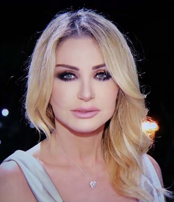 Chi è Paola Ferrari, dalla malattia alla lite con Diletta Leotta: il ritratto