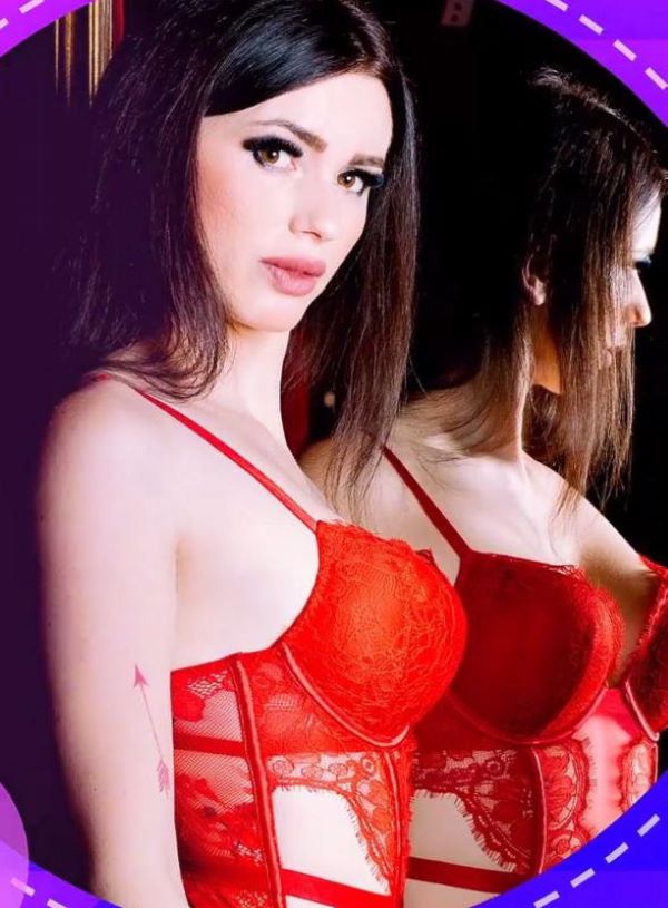 Carol fatta a pezzi in 3 giorni, tentativo di tagliare la pelle con i tatuaggi Carol fatta a pezzi in 3 giorni, tentativo di tagliare la pelle con i tatuaggi