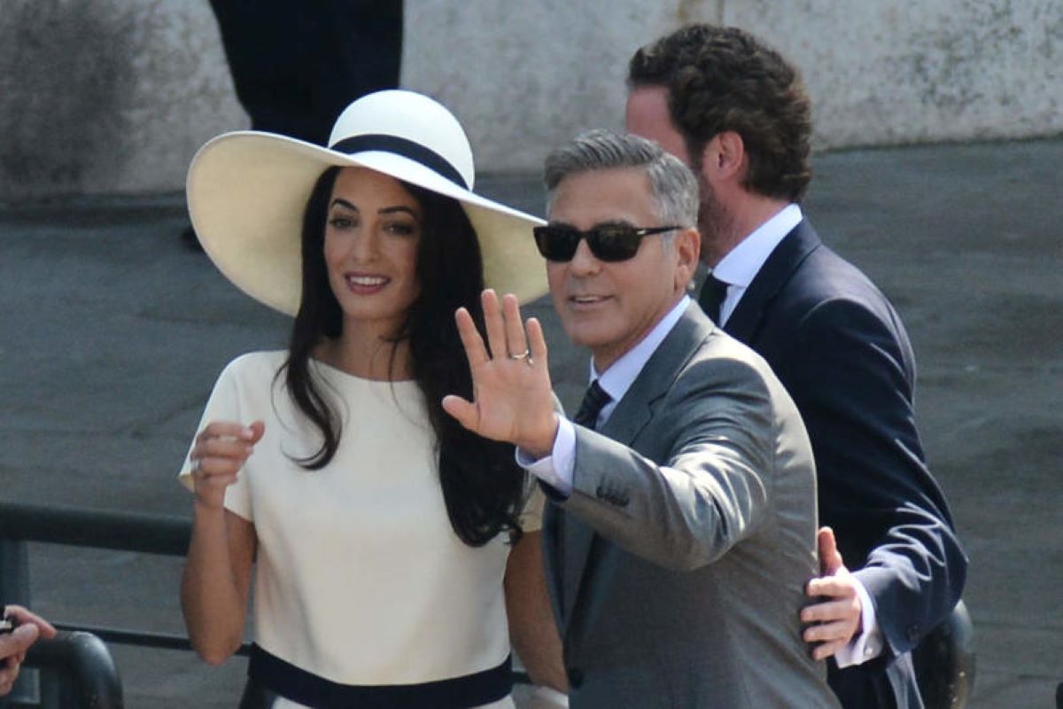 Amal Clooney, moglie di George, a caccia dei crimini di guerra di Putin FOTO