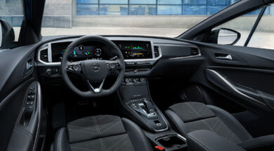 On Air la nuova campagna pubblicitaria di Opel Grandland Plug-in Hybrid