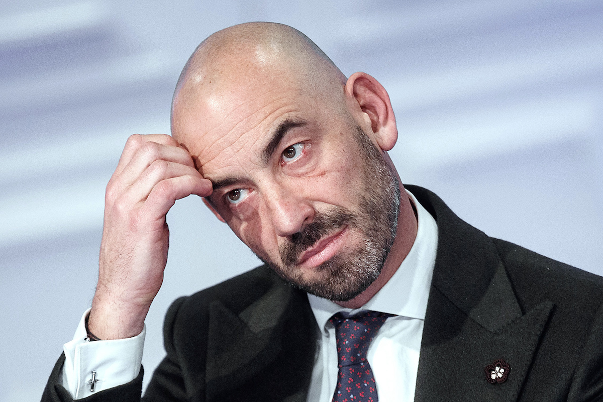 Covid, faremo la quarta dose? Bassetti: “Con questo vaccino, non la farei” Covid, faremo la quarta dose? Bassetti: “Con questo vaccino, non la farei”