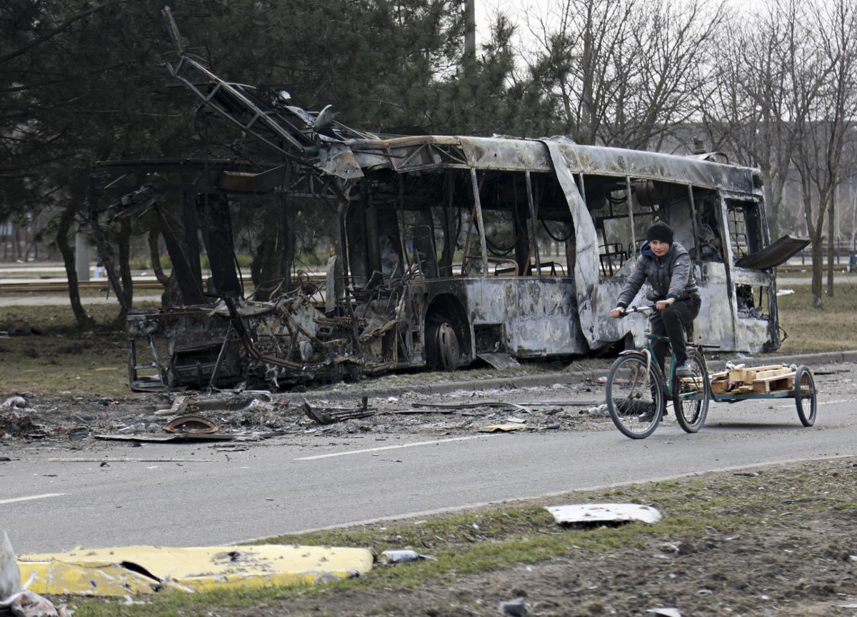 Chernobyl, i russi ritirano i soldati. Scavate trincee nel terreno radioattivo Chernobyl, i russi ritirano i soldati. Scavate trincee nel terreno radioattivo
