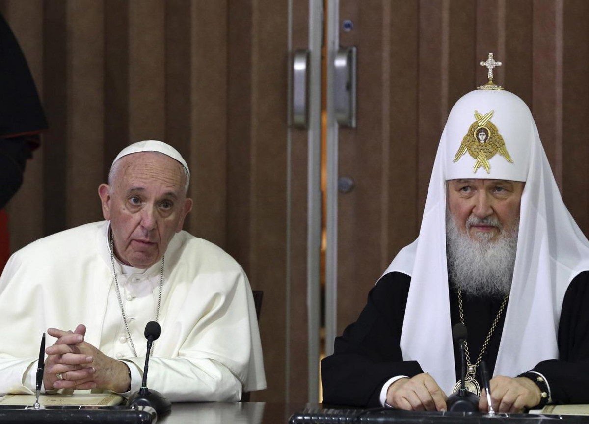 Guerra, la Chiesa al tavolo della mediazione. Papa Francesco incontra Kirill Guerra, la Chiesa al tavolo della mediazione. Papa Francesco incontra Kirill