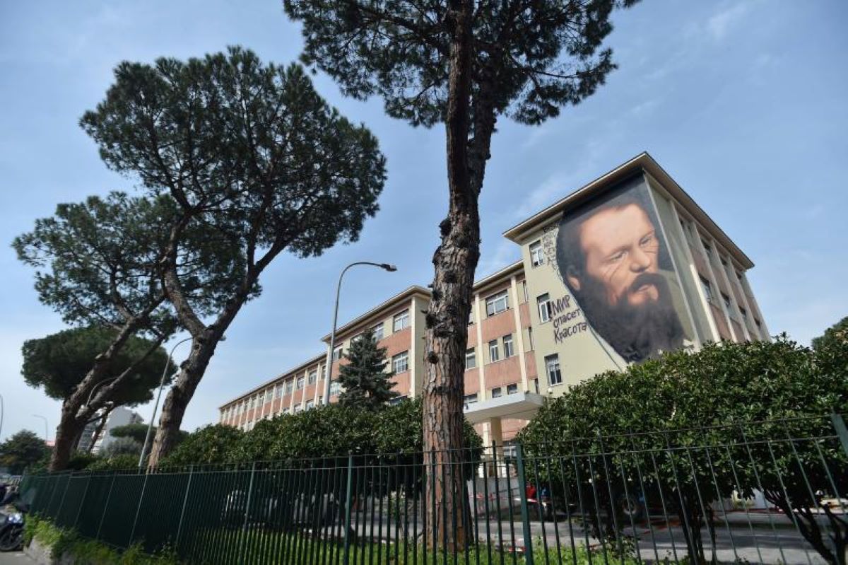 Dostoevskij, Putin elogia murale di Napoli. Jorit: “Più utile io del governo”