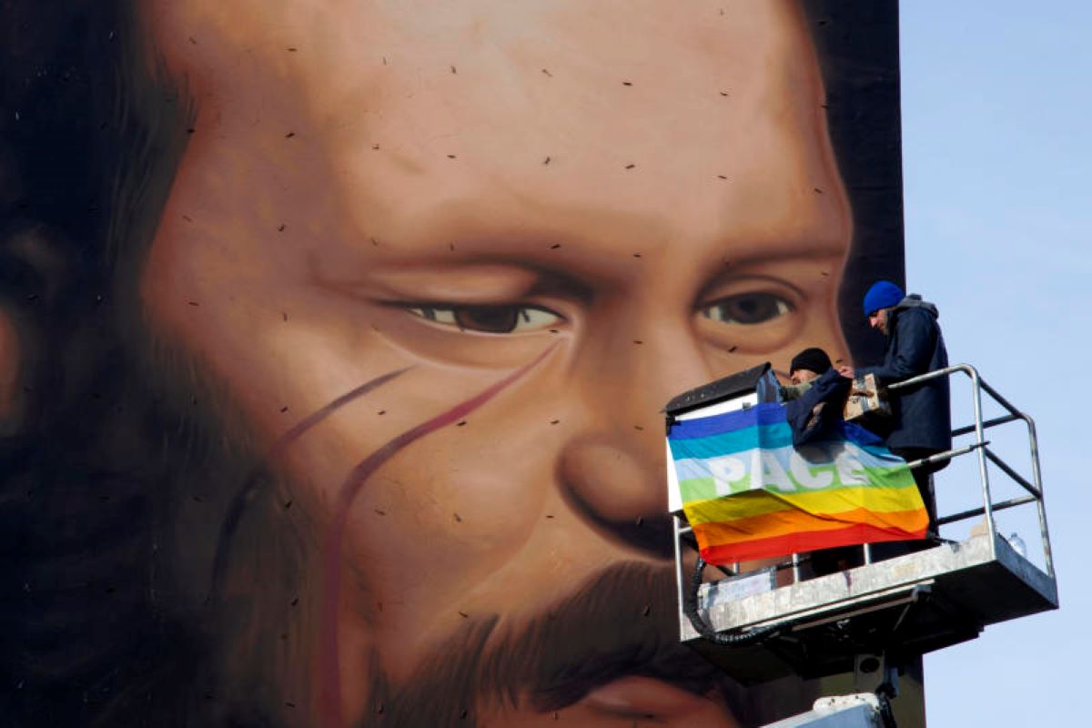 Dostoevskij, Putin elogia murale di Napoli. Jorit: “Più utile io del governo”