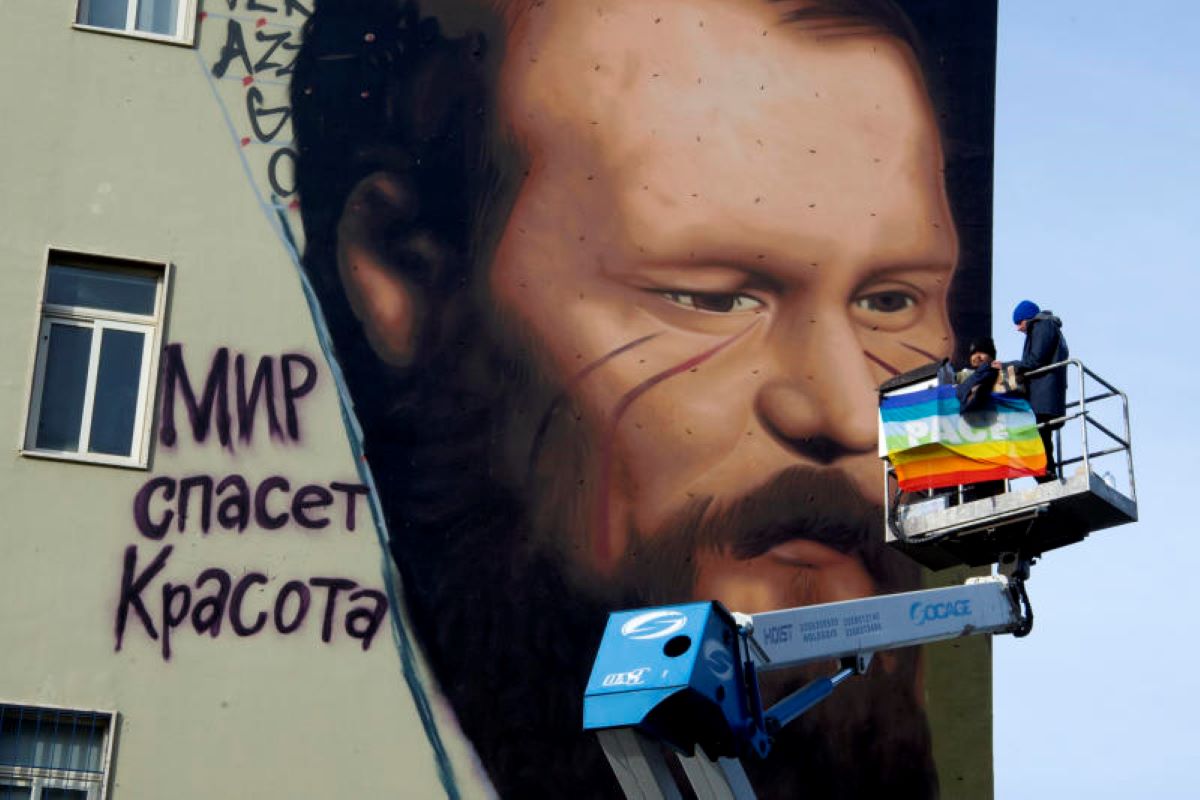 Dostoevskij, Putin elogia murale di Napoli. Jorit: “Più utile io del governo”