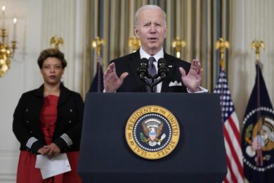 Caro energia, Biden lancia l’offensiva: maxi rilascio di riserve di petrolio