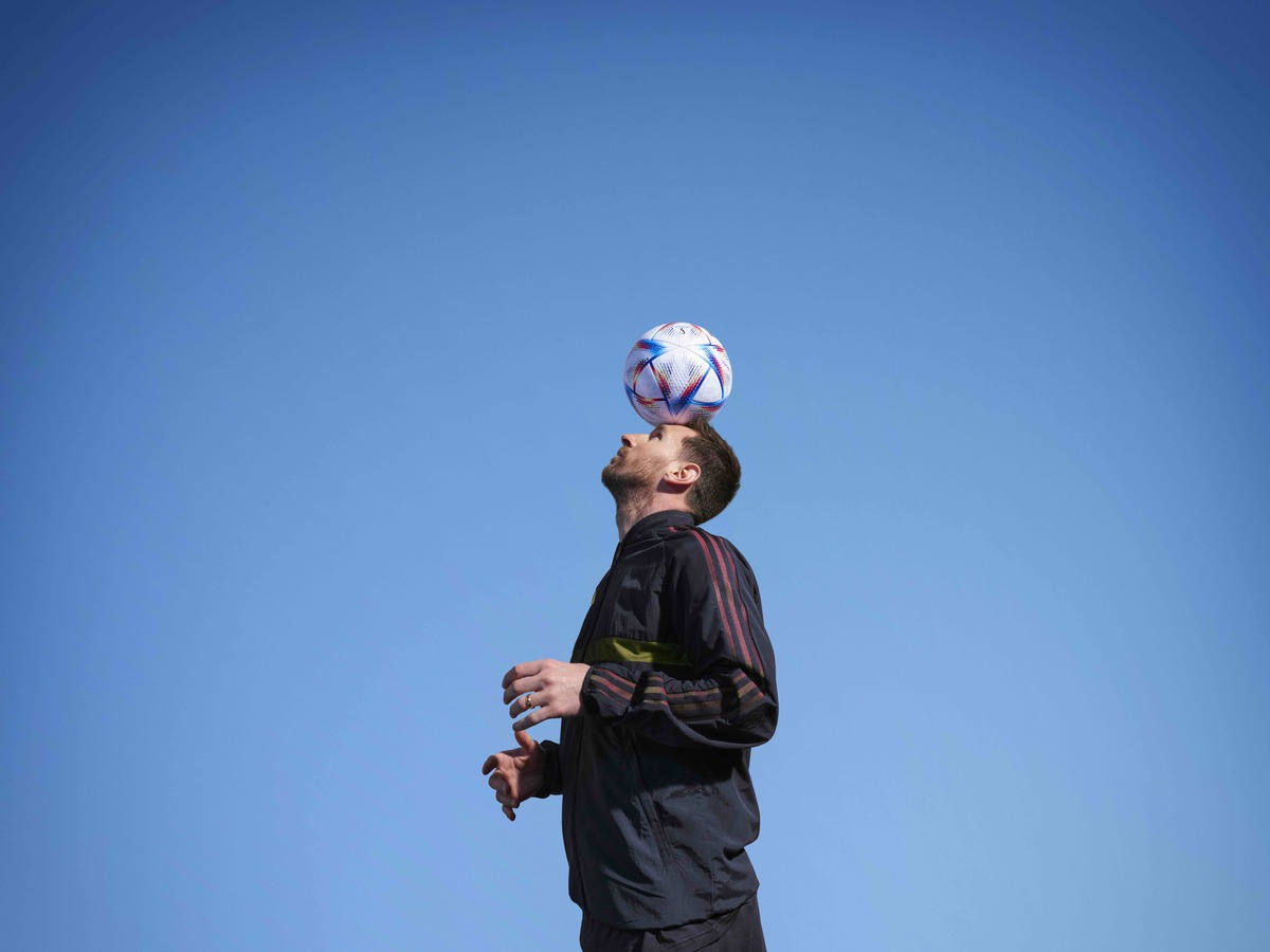 Mondiali 2022 in Qatar, Adidas presenta il pallone ufficiale: “Al Rihla”