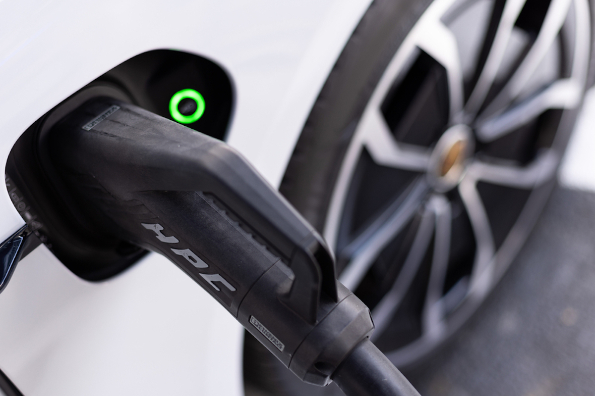 Porsche: nuova partnership con Enel X Way per la ricarica della Taycan