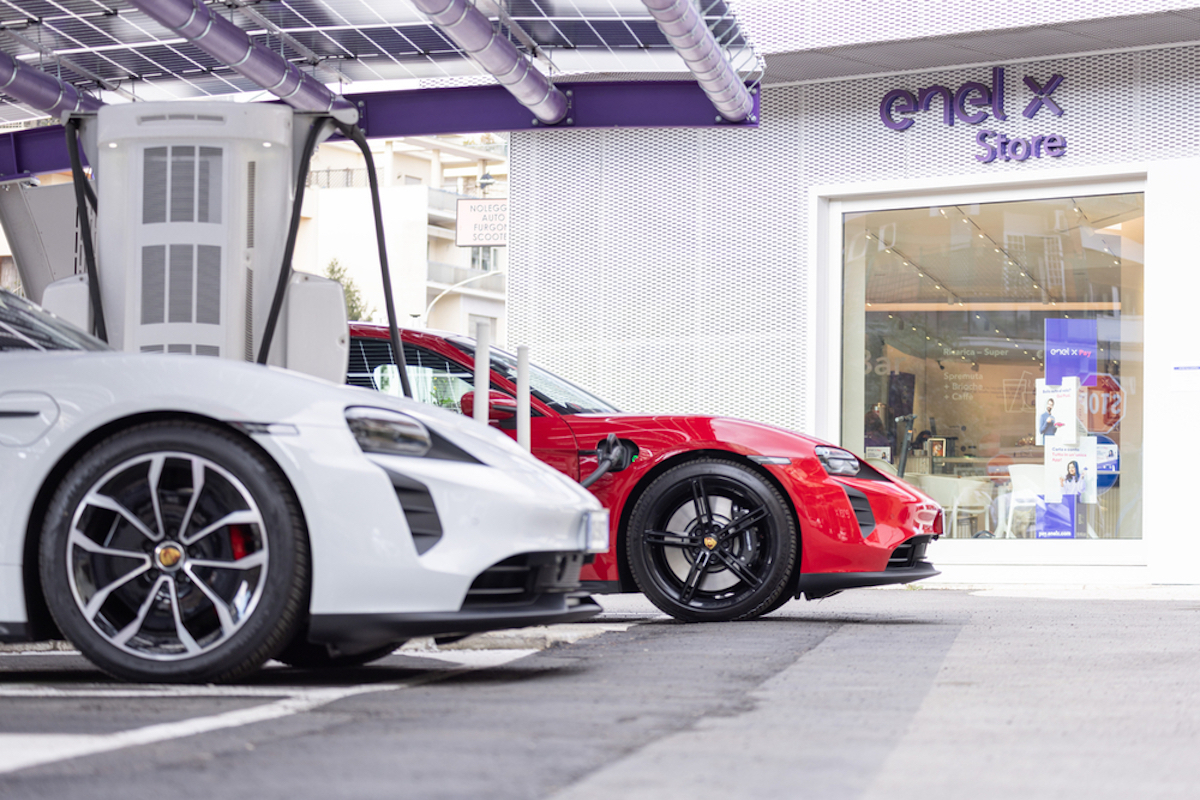 Porsche: nuova partnership con Enel X Way per la ricarica della Taycan