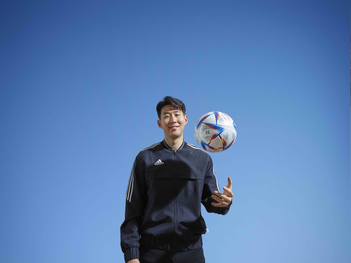 Mondiali 2022 in Qatar, Adidas presenta il pallone ufficiale: “Al Rihla”