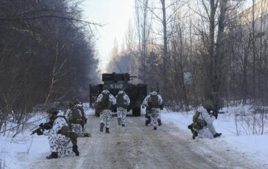 Kiev ironizza sui soldati russi a Chernobyl: “Premio Darwin per le radiazioni”