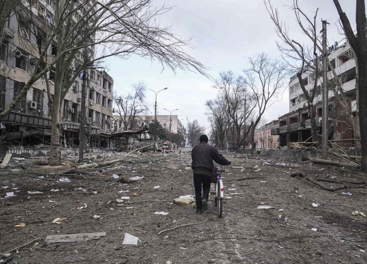 Guerra, esplode bomba a mano: morto Edy Ongaro. Miliziano italiano nel Donbass Guerra, esplode bomba a mano: morto Edy Ongaro. Miliziano italiano nel Donbass