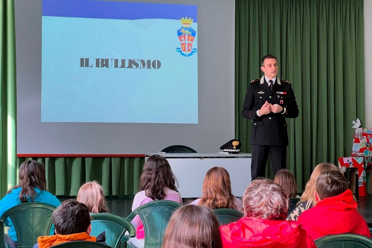 Carabinieri contro il bullismo: lezioni ai giovani sui rischi dei social Carabinieri contro il bullismo: lezioni ai giovani sui rischi dei social