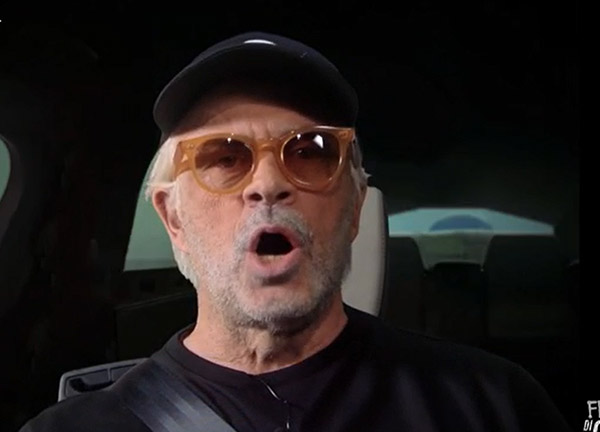 Crozza / Briatore contro autostrade per le code: “Che poi quando c’e’ un ingorgo e’ capace che la corsia dei poveri e’ quella che va più veloce” Crozza / Briatore contro autostrade per le code: “Che poi quando c’e’ un ingorgo e’ capace che la corsia dei poveri e’ quella che va più veloce”