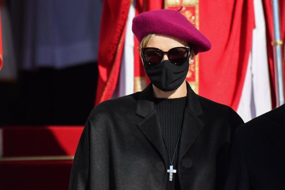 Charlene Monaco, divorzio vicino: “Pesa meno di 50kg, mangia con la cannuccia” Charlene Monaco, divorzio vicino: “Pesa meno di 50kg, mangia con la cannuccia”