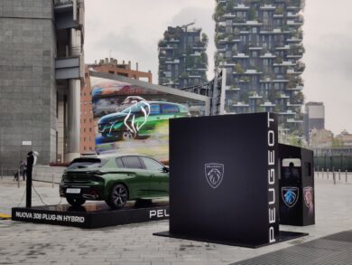 Peugeot accende a Milano The Corner la più grande affissione digitale d’Italia