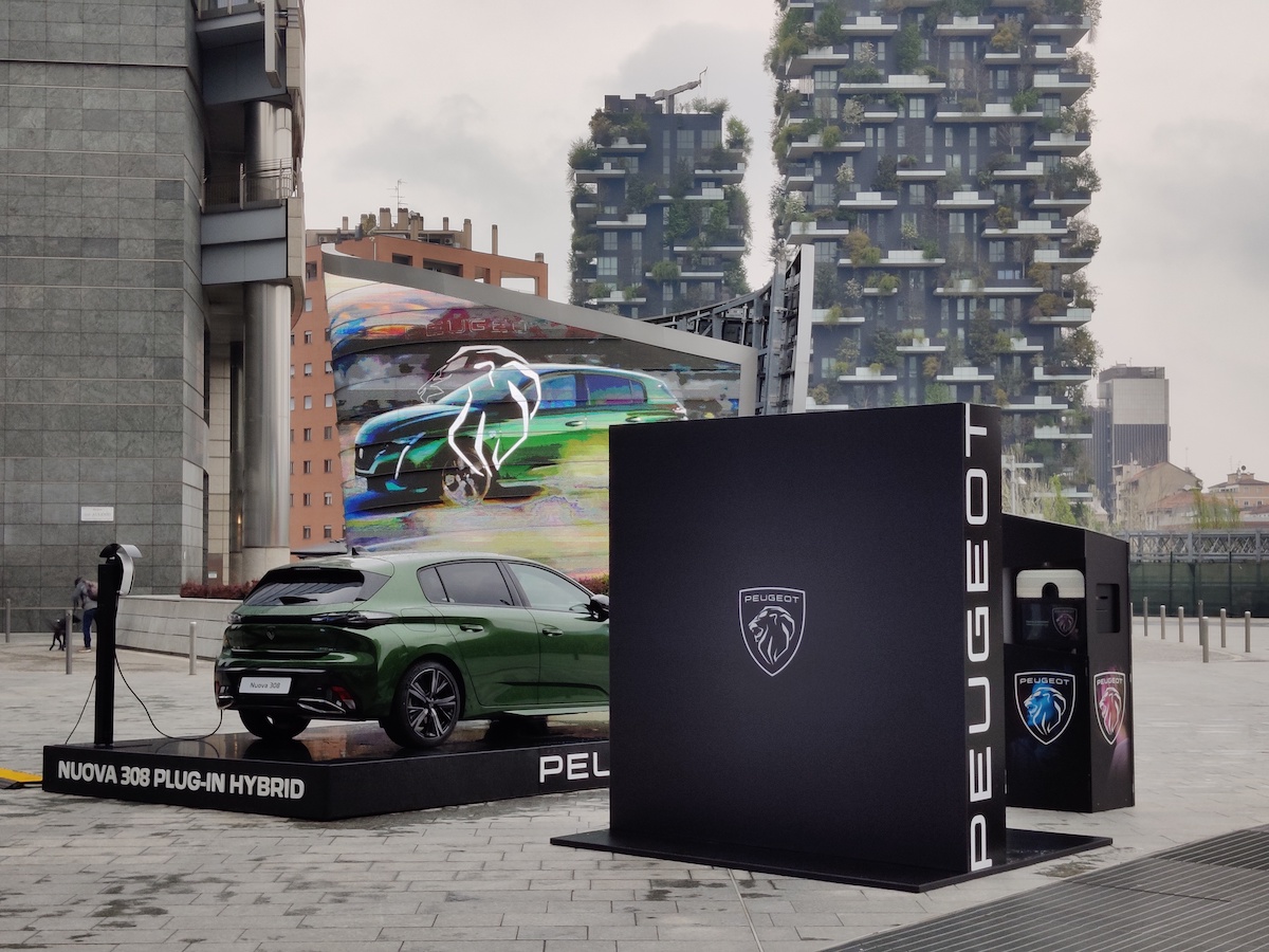Peugeot accende a Milano The Corner la più grande affissione digitale d’Italia Peugeot accende a Milano The Corner la più grande affissione digitale d’Italia