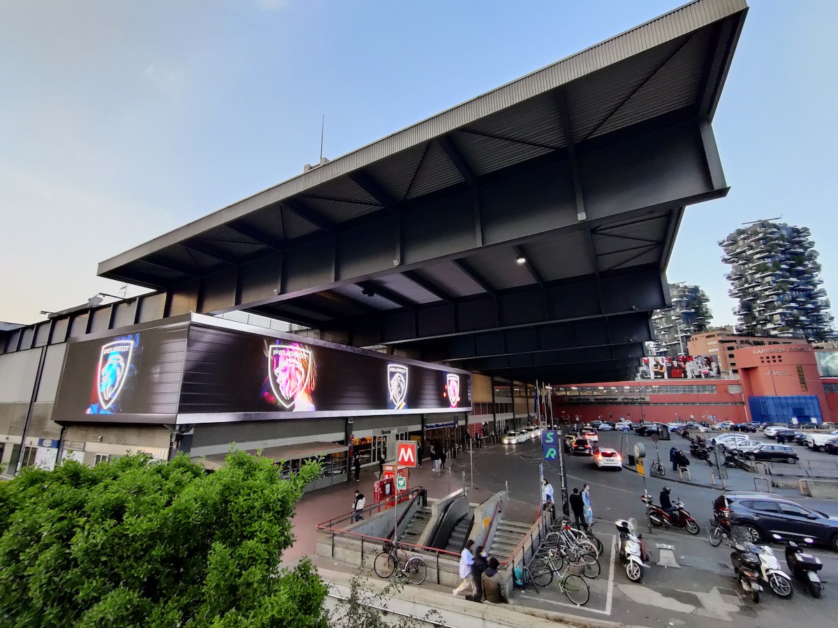 Peugeot accende a Milano The Corner la più grande affissione digitale d’Italia Peugeot accende a Milano The Corner la più grande affissione digitale d’Italia