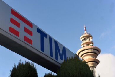 Tim, a rischio l’Opa con il fondo Kkr: vendite sul titolo a Piazza Affari
