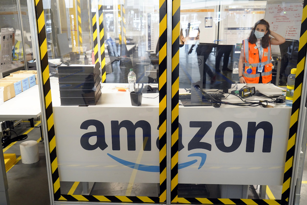 Amazon, storica vittoria dei lavoratori. A New York nasce il primo sindacato Amazon, storica vittoria dei lavoratori. A New York nasce il primo sindacato