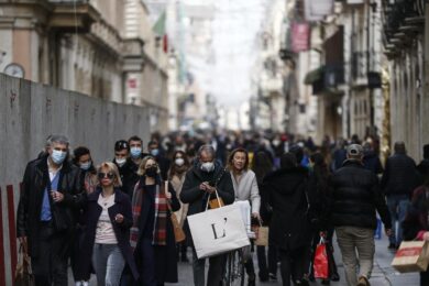 Germania elimina misure di emergenza, via le mascherine al chiuso