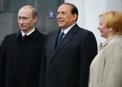 Guerra Ucraina, Berlusconi: “Aggressione inaccettabile”. Ma non cita Putin